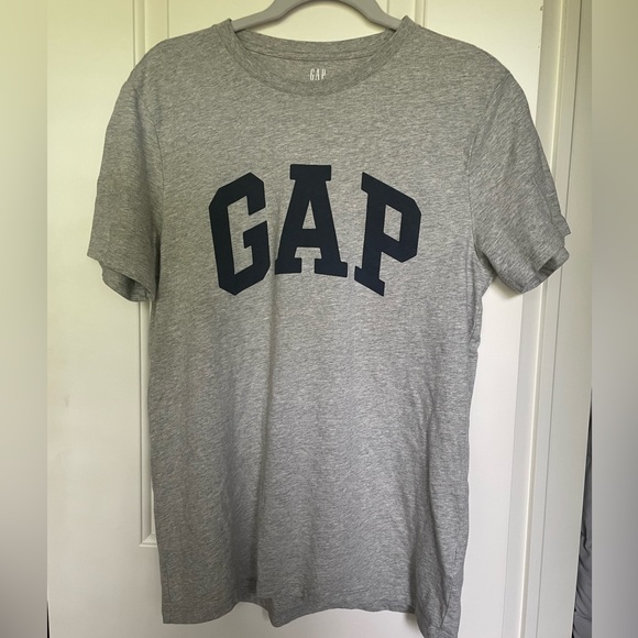 Gap Men’s Arch Logo T-Shirt - Picture 2 of 3